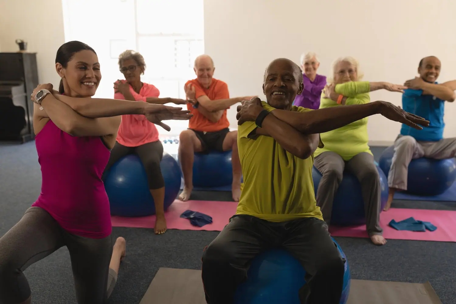 Aktywna rehabilitacja seniorów - ćwiczenia grupowe