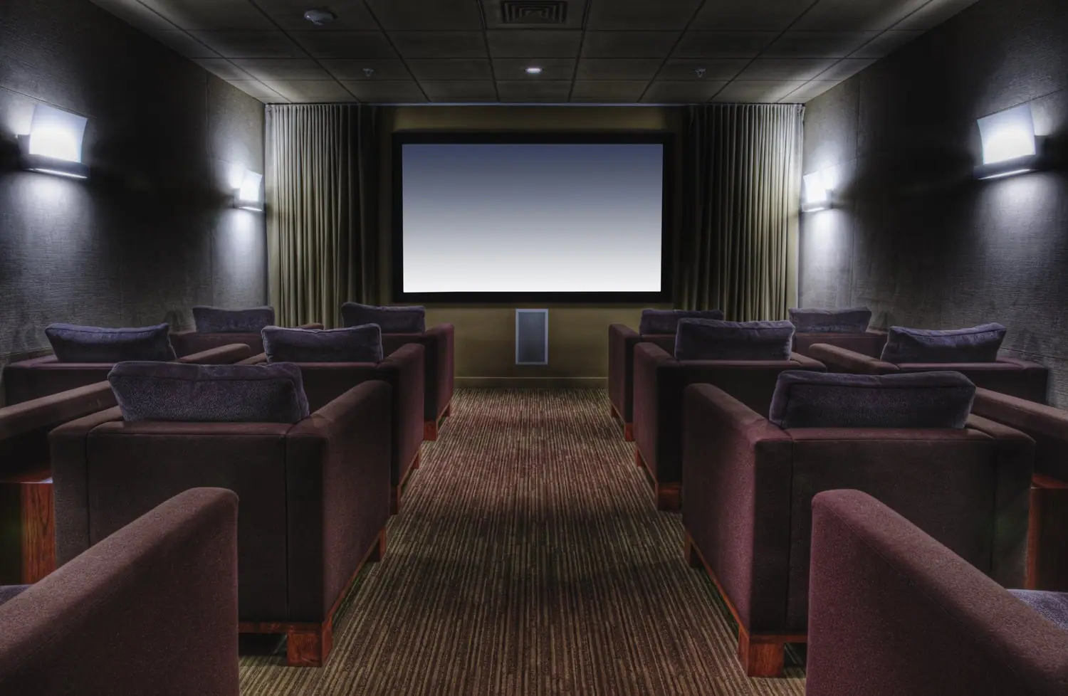 Rozrywkowe wykorzystanie projektorów - kino domowe nowej generacji