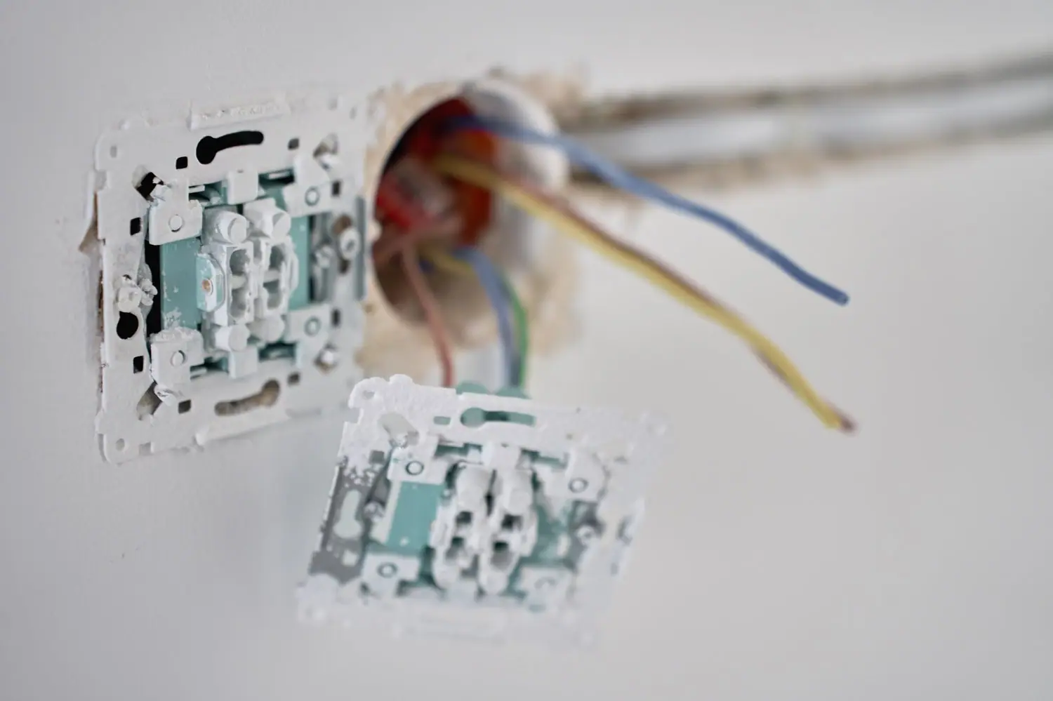 Modernizacja instalacji elektrycznej - kiedy i jak przeprowadzić
